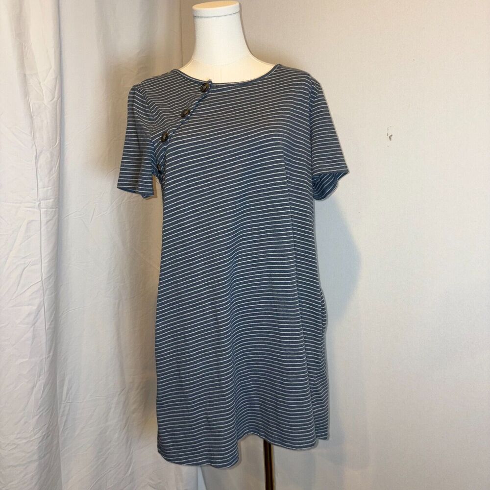 UMGEE Size Medium/Blue white stripe/Short Sleeve/Pockets/Buttons/Cruise/Vacation